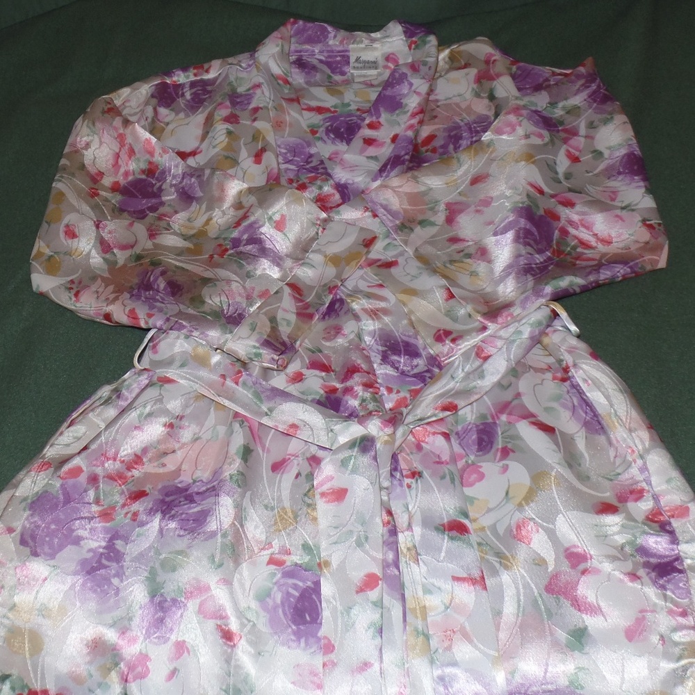 Maryann's Boutique Dressing robe